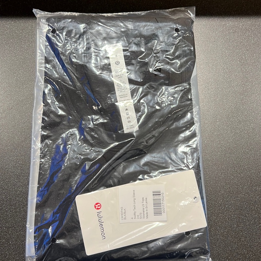 BRAND NEW- Lululemon Swiftly Tech Long Sleeve 2.0 Black